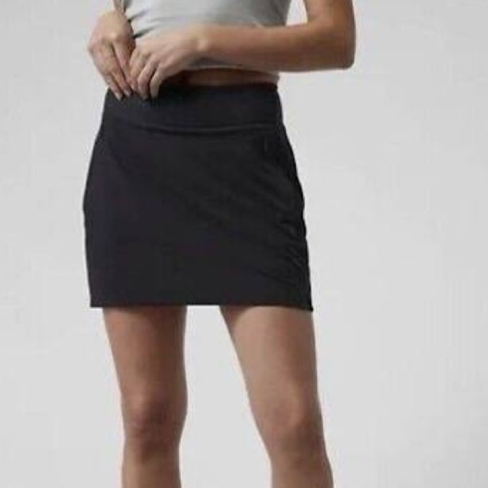 12 ATHLETA Soho Skort Black 211382 golf athleisure travel pockets zipper flaw